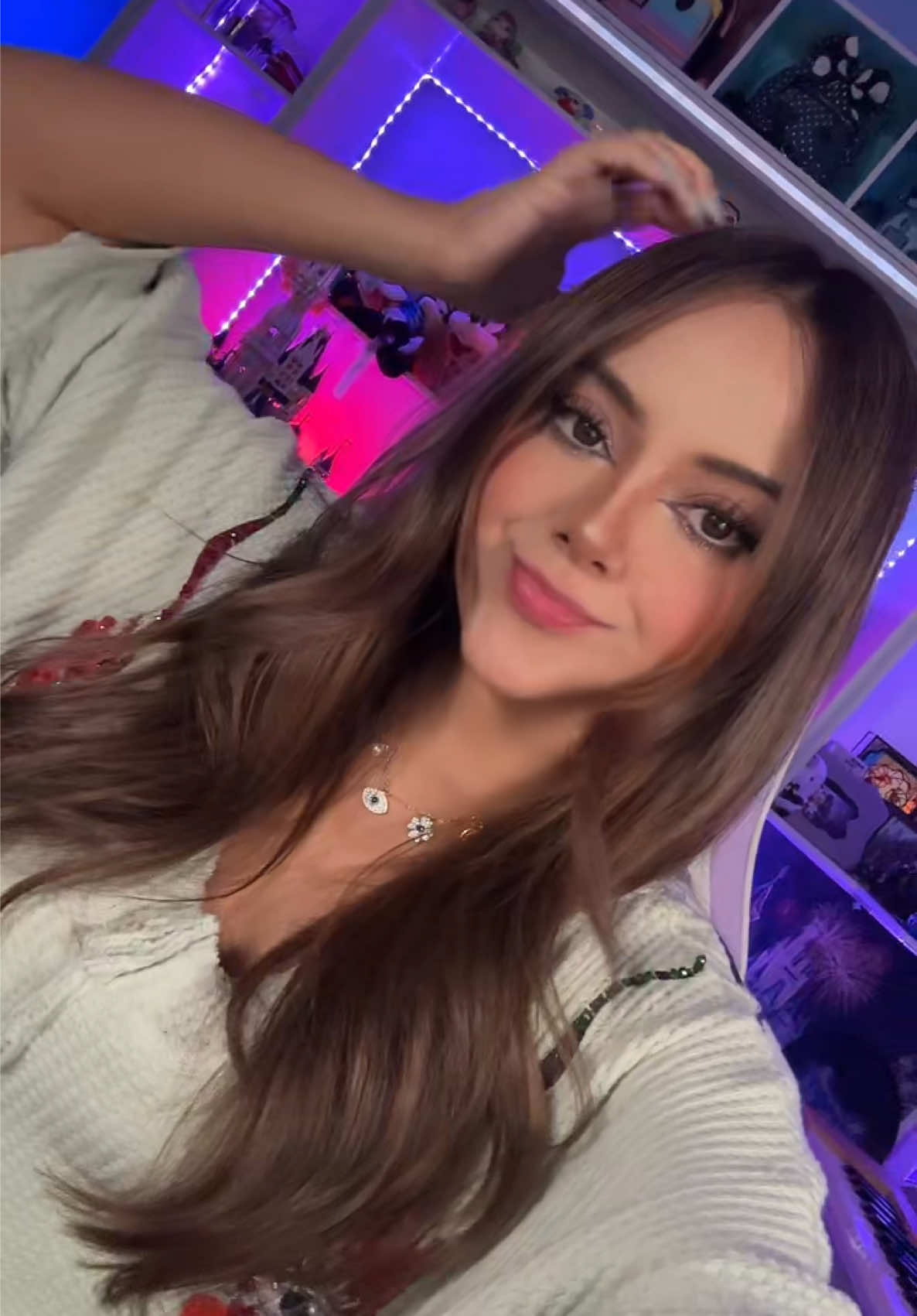 A post by @amablitz on TikTok caption: Valieron la pena las 8 horas en el salón 🤭🤣 #fyp #amablitz #viral 