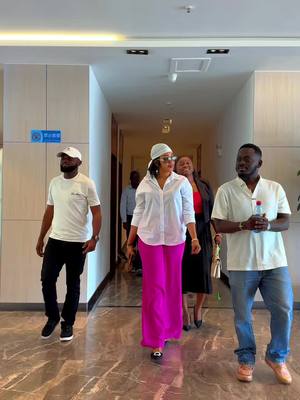 A post by @djelykababintou on TikTok caption: Mon équipe et moi avons eu l’honneur de procéder à la remise officielle des satisfécits à l’endroit de nos sponsors, en guise de reconnaissance pour leur soutien déterminant dans la réussite du Concert Renaissance. Grâce à votre engagement, votre confiance et votre générosité, cet événement a pu se dérouler dans les meilleures conditions et marquer les esprits. Vous avez été bien plus que des sponsors : vous avez été de véritables partenaires dans cette aventure humaine, artistique et culturelle. Recevez toute notre gratitude. J’espère que cette collaboration n’est qu’un début. J’aimerais vivement vous compter à mes côtés pour mes futurs projets, qui seront toujours guidés par la passion, le professionnalisme et l’impact positif. Orange Money Orange SMB-Winning Consortium FirstBank Guinée Lonagui - Loterie Nationale de Guinée Jess Holding  Noom Hotel Conakry PalmCamayenne