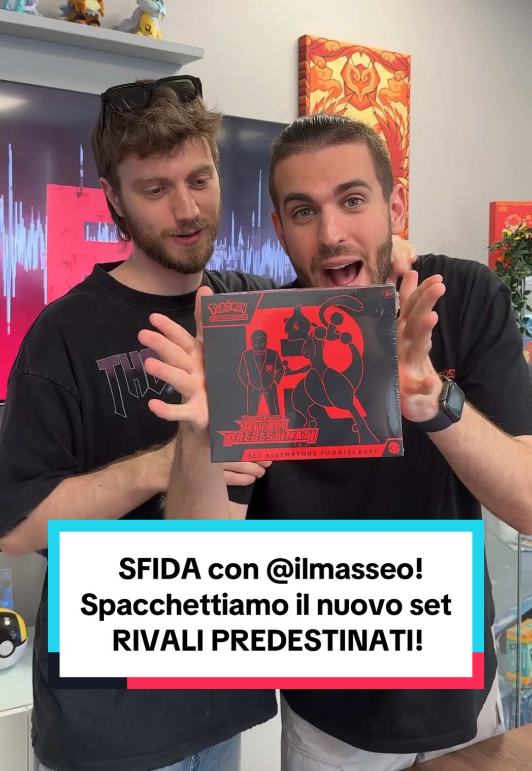 A post by @federic95ita on TikTok caption: Sfida a colpi di spacchettamenti! Nel video di oggi io e @ilmasseo ci siamo messi alla prova con una sfida: chi trova la carta più di valore del set Rivali Predestinati… vince! Chi avrà avuto la meglio? Scoprilo nel tiktok! #federic95ita #federicstore #pokemon #CartePokemon #PokemonIta #pokemonscarlatto #pokemonvioletto #PokemonTCG #PokemonCards #PokemonCommunity #PokemonCollector #GottaCatchEmAll #PokemonTradingCardGame #TCGCommunity #PokemonCollection 