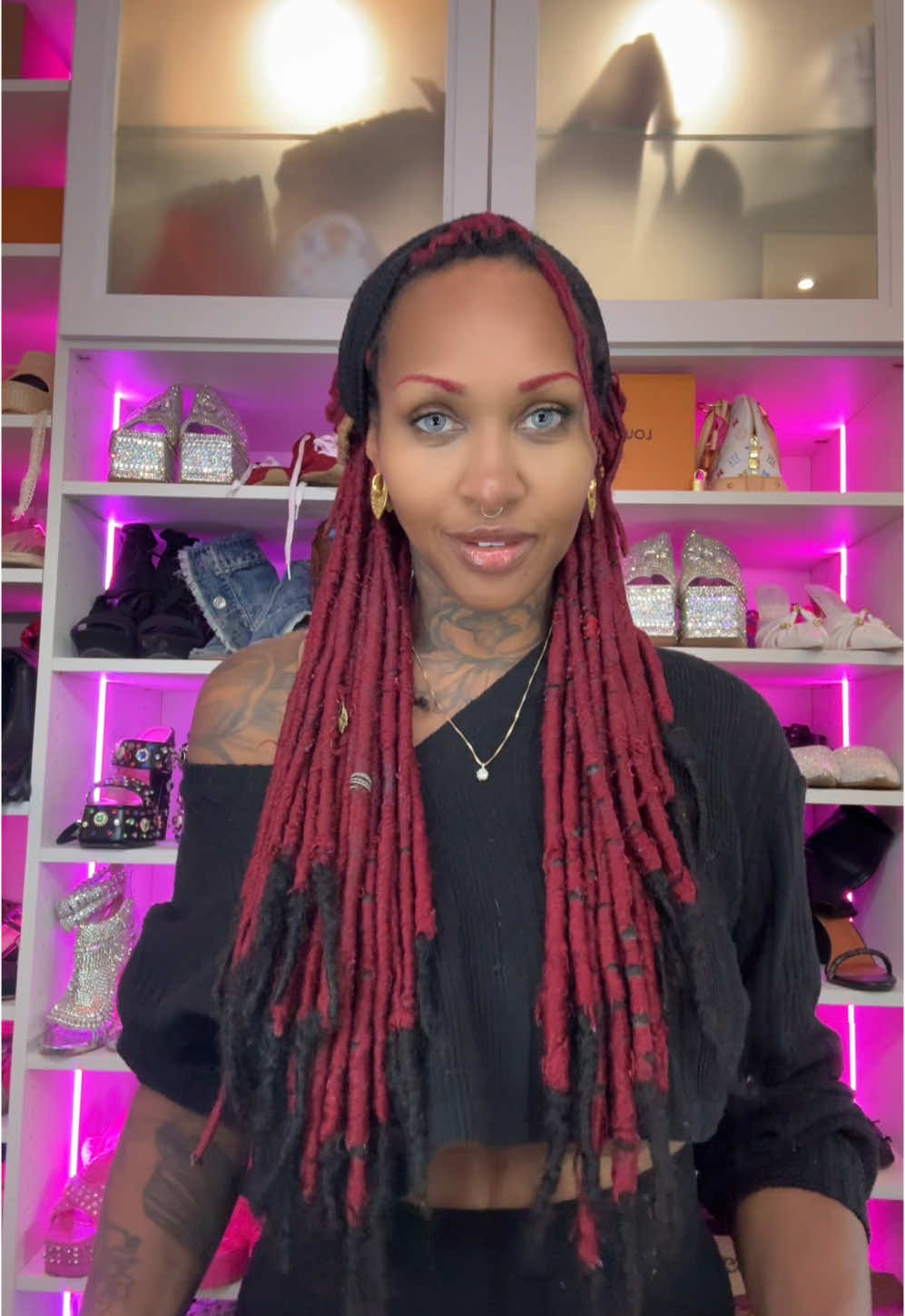 A post by @cicelydoesmyhair2 on TikTok caption: Therapist: Did people have crushes on you in high school? Or are you funny now?  Me:  #funny #dadjokes #viralvideos 