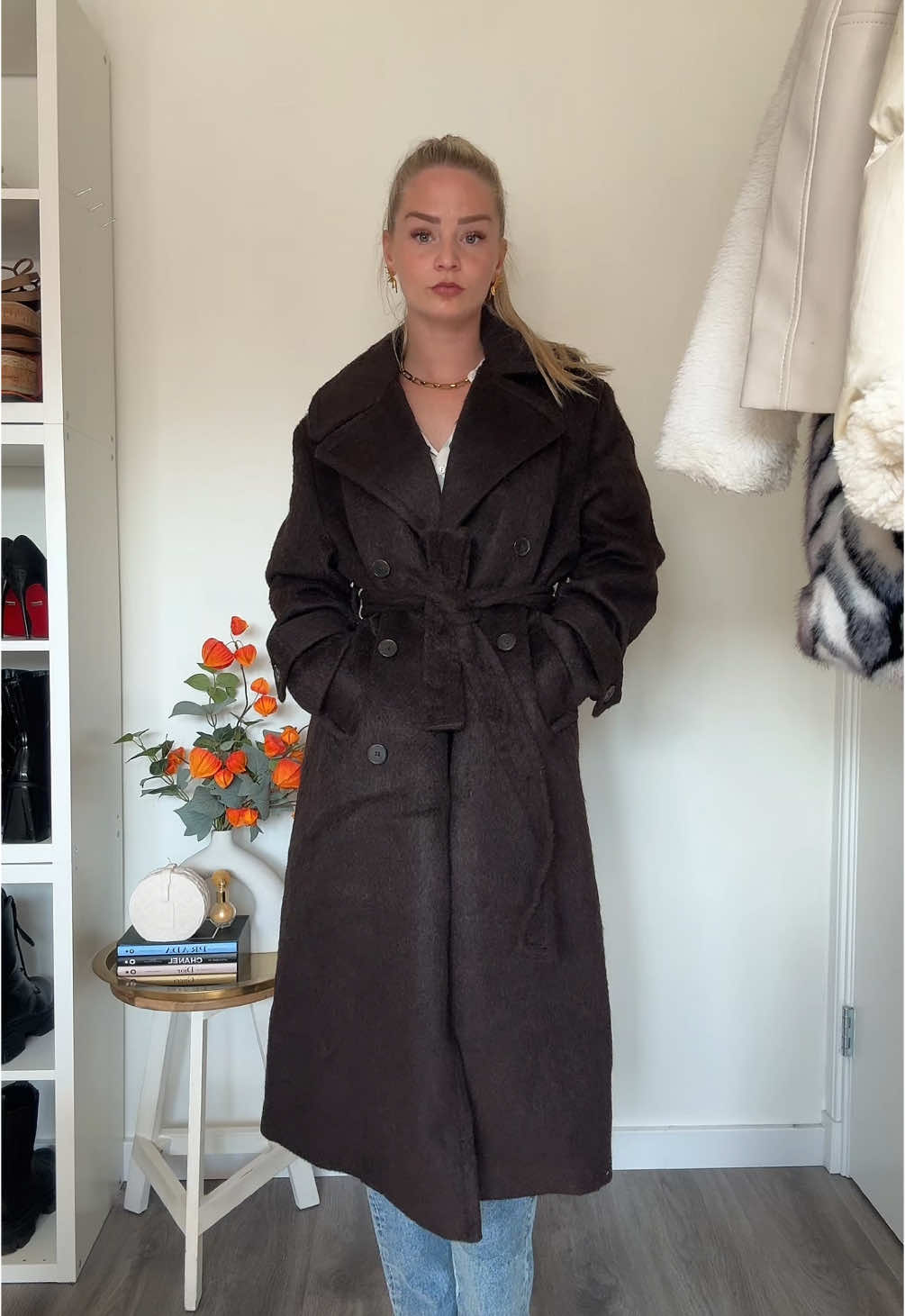 A post by @iris_de_waard on TikTok caption: Nieuwe items geshopt 🫢 #dressedbyiris 
