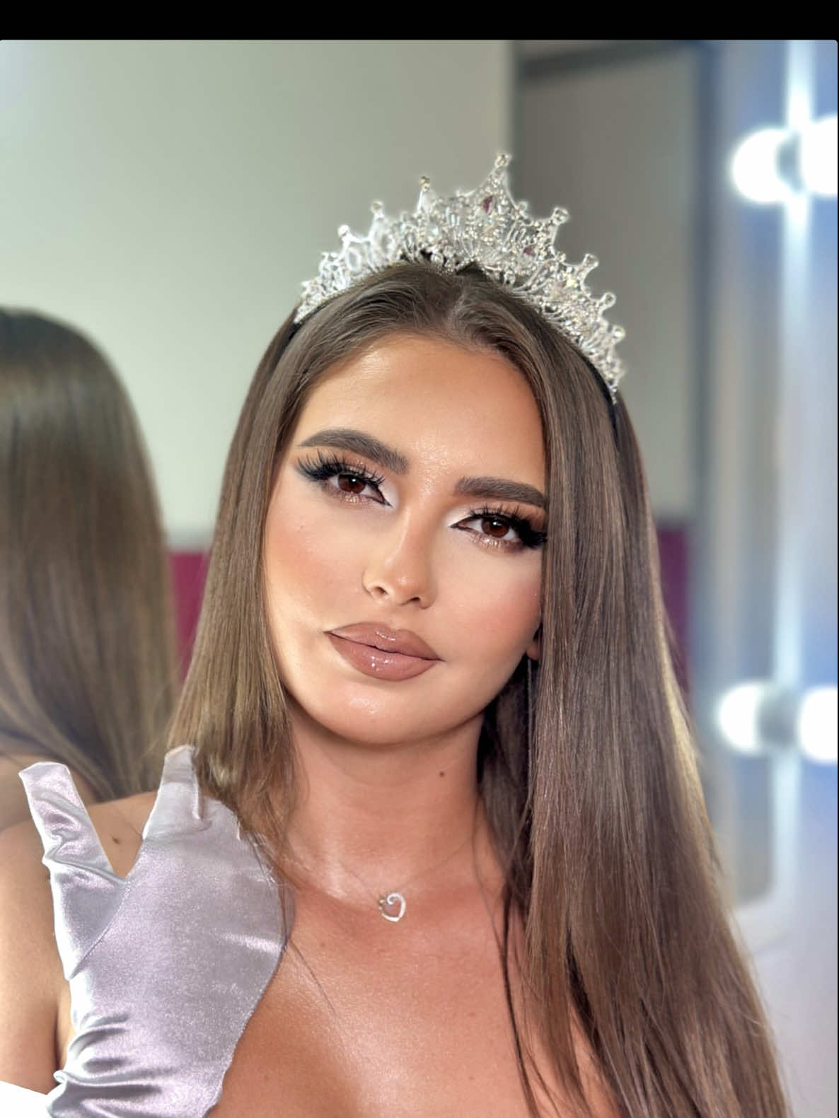 A post by @cristinadm71 on TikTok caption: Machiaj profesional  – un look echilibrat între simplitate și rafinament. Realizat pe modelul @Paula Bodea ( o frumusețe 🥰)  Ideal pentru cliente care își doresc să strălucească fără exces. ✨ Detalii în comentarii sau DM pentru programări. (SIBIU)  #foryou #fyp #foryoupage #makeup #makeuptutorial #makeupoftheday #makeuptransformation #beauty #hudabeauty #caylin #mup #benefit #splendor ##dior #iconic