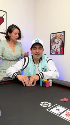 A post by @manu on TikTok caption: Eso depende 😂 #poker #pokertok 