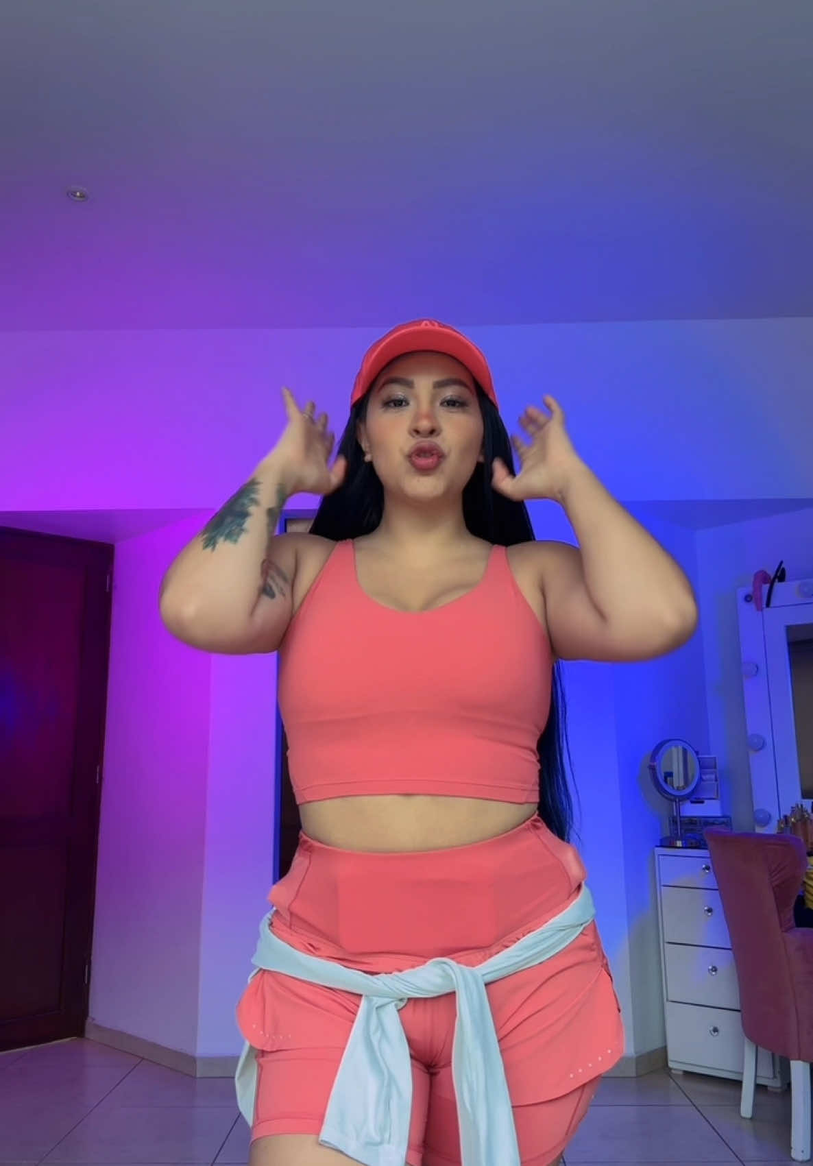 A post by @karenbustillosg on TikTok caption: GRWM para ir a correr con mis shorts de Glowmode💙Busca en SHEIN los códigos 57287499 y 69933590 y usa mi descuento karenPM15 para 15% OFF 🏃‍♀✨ #glowmode #glowmodeshorts #runningshorts 