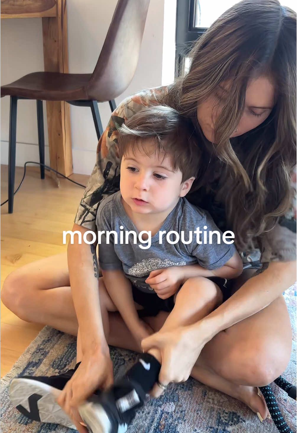 A post by @lysandrenadeau on TikTok caption: une journée typique avant @Parenthèse 💛