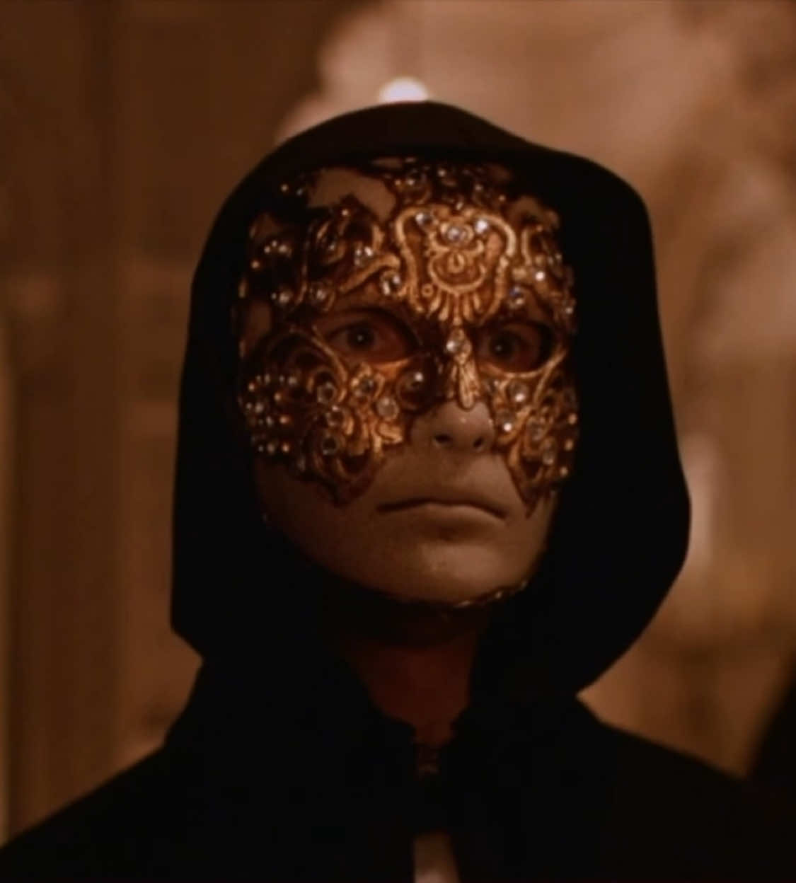 A post by @lesyeuxdufilm on TikTok caption: Eyes Wide Shut (1999) dir. Stanley Kubrick #cine #cinematic #films #film #cinema #movies #movieclip #edit #fyp #surrealism #stanleykubrick 
