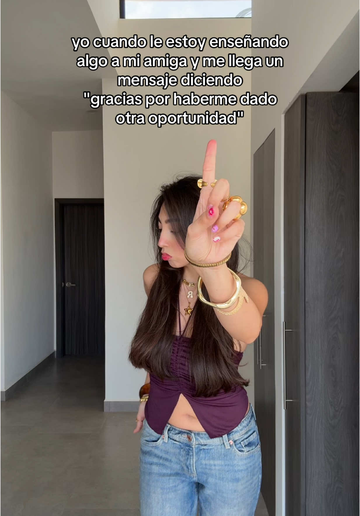 A post by @rosy.salinass on TikTok caption: #humor ? 😀