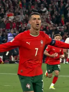 A post by @7_footskills on TikTok caption: Siuuuu 🤩🐐 #cristianoronaldo #ronaldo #manchesterunited #cr7 #fyp 