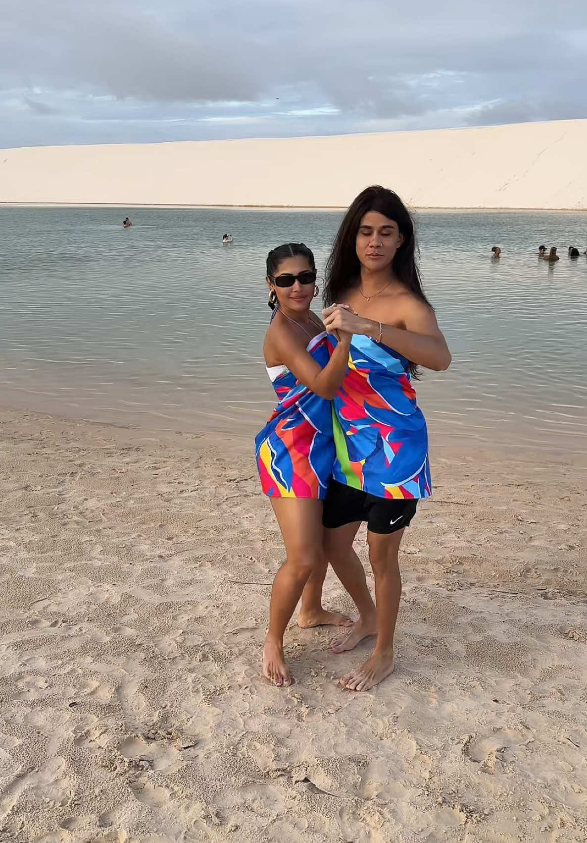 A post by @leuriscleia on TikTok caption: foi aqui que pediram o clipe? 😌  #humor #musicabrasileira 