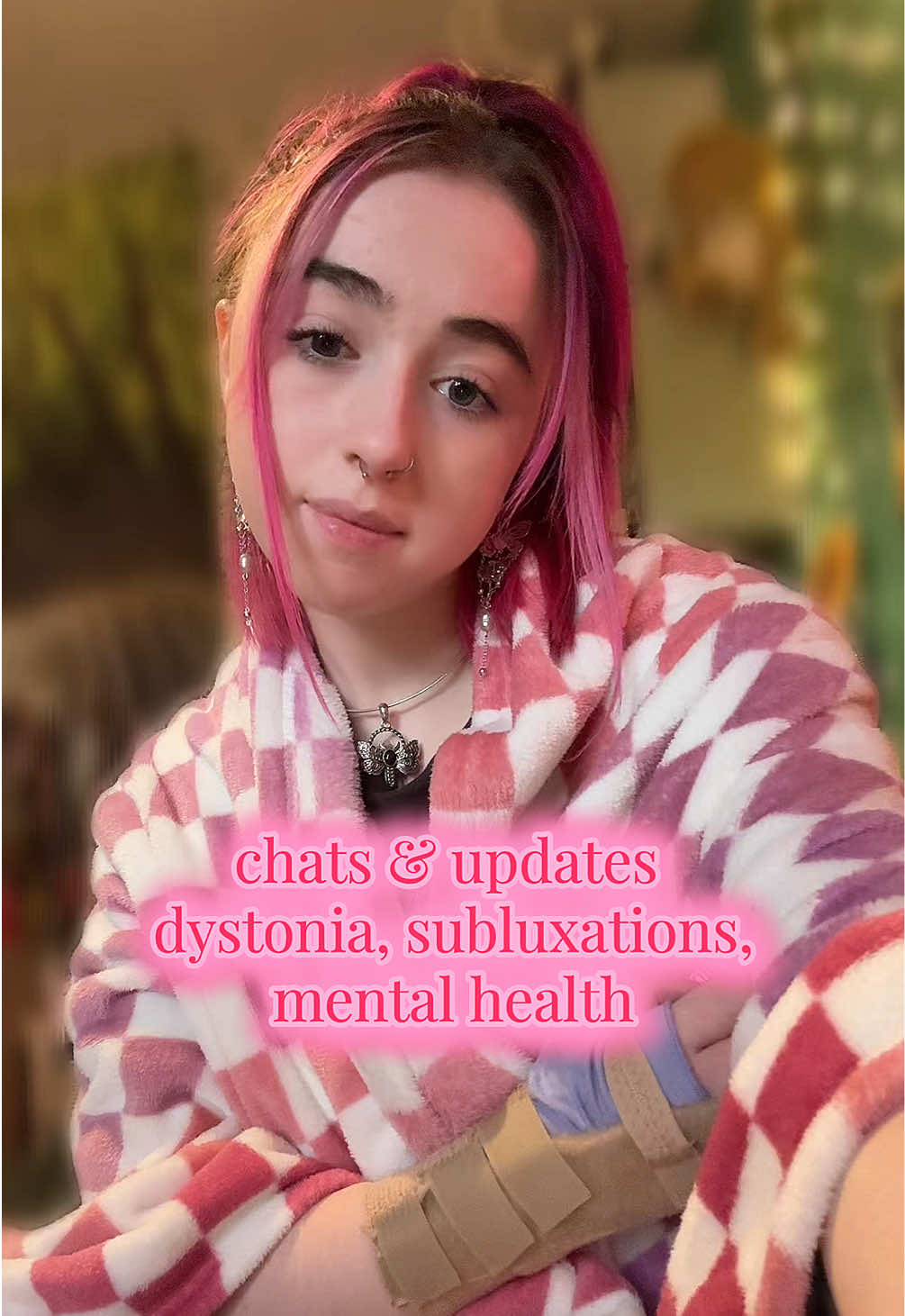 A post by @thistrippyhippie on TikTok caption: hi, thought i’d actually take some time to explain what’s going on and why i’m a bit quiet. content warning for possibly upsetting images/footage, dystonia, and talk of subluxation (partial dislocation) incase anyone is squeamish. thank you to those sticking around and staying active, appreciate you🩷 #dystonia #dystoniawarrior #awareness #MentalHealth #cervicaldystonia #braininflammation #autoimmuneencephalitis #fyp #advocate 