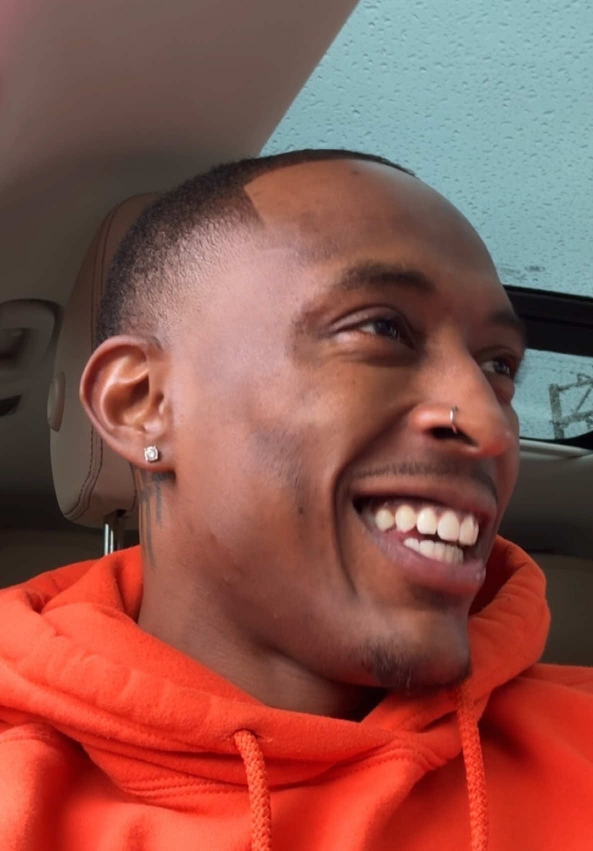 A post by @demetriwiley on TikTok caption: I’ve seen what love looks like when it’s mutual, and I want it 🙂 An expressive yet intentional woman is all my heart desires! & I promise to always provide her with a safe landing space for her emotions & opinions 🥺 Follow my podcast @lostloverboypodcast 🎙️ …  #datingadvice  #datingtips  #relationshipgoals 