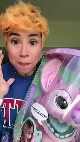 A post by @aliizquierdo_ on TikTok caption: Le REGALO a MI NOVIA una NOVIA DE STITCH ANIMATRONICO de TAMAÑO REAL!!🩷🩵