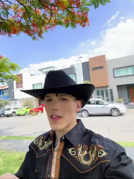 A post by @soyeddieschobert6 on TikTok caption: Platicamos en los comentarios o que!