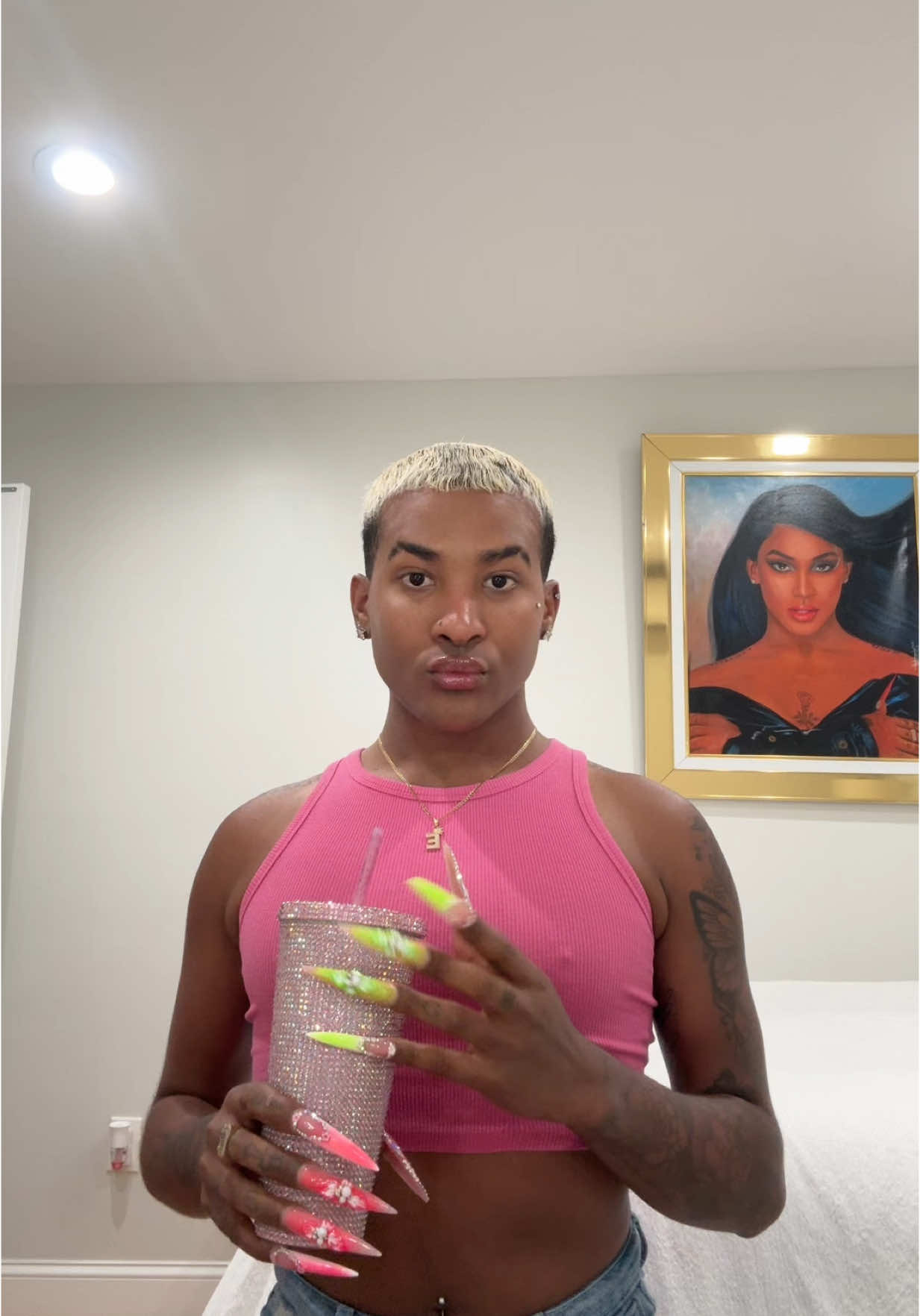A post by @theyhatedaboy on TikTok caption: Bye 💅🏾💋✨ #fyp #parati #foryou 