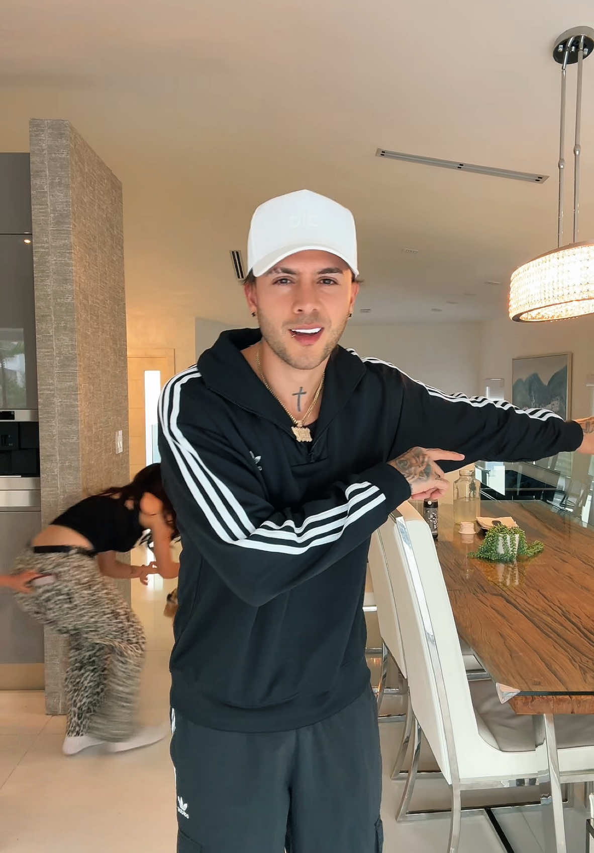 A post by @jdpantoja on TikTok caption: Lo grabé con el volumen bajo 😅