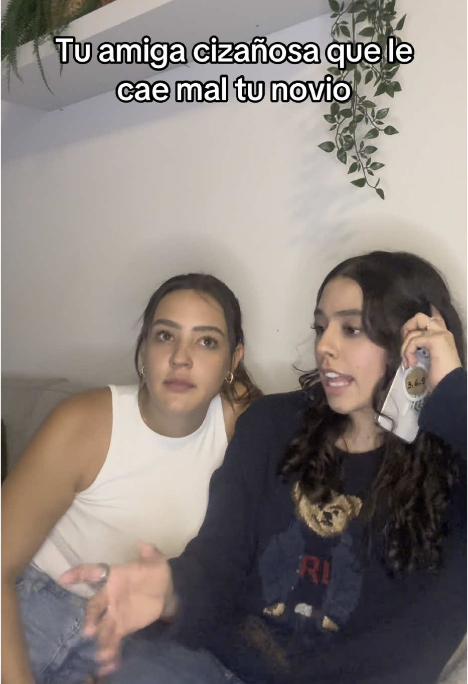A post by @lozano_gf on TikTok caption: Tu amiga cizañosa que le cae mal tu novio: #fyp #parati #humor #comedia 