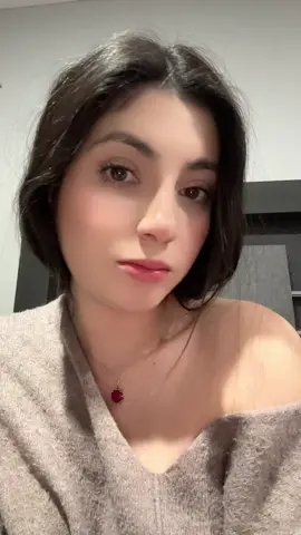 A post by @fridacamposz on TikTok caption: En mi momento más esquizofrénico mañana lo borro jeje #fyp 