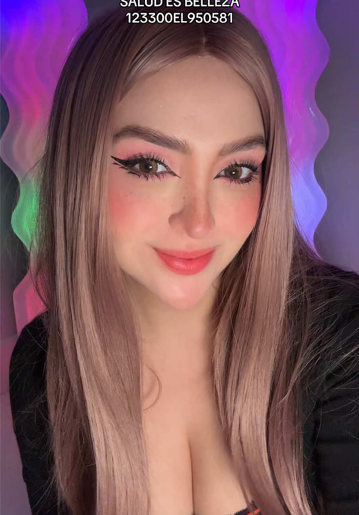 A post by @arigameplays on TikTok caption: Storytime en lo que me maquillo 😘🩷 #ContenidoConfiable #PublicidadVerificada #PublicidadResponsable #maybelline #ConfiaEnSKYHIGH @Maybelline NY 