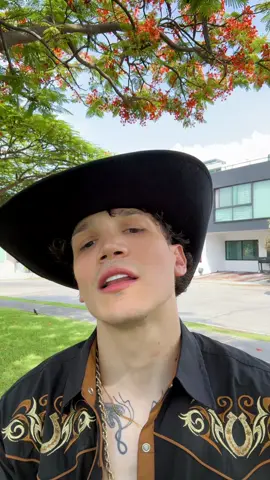 A post by @soyeddieschobert6 on TikTok caption: COQUETA 🫣