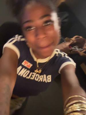 A post by @thickneyy on TikTok caption: ITS 4 QUARTERS WORDA REGGIE
