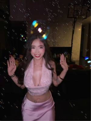 A post by @yajanaaa on TikTok caption: 🫧🫧🫧eta es mi horaaaa✨