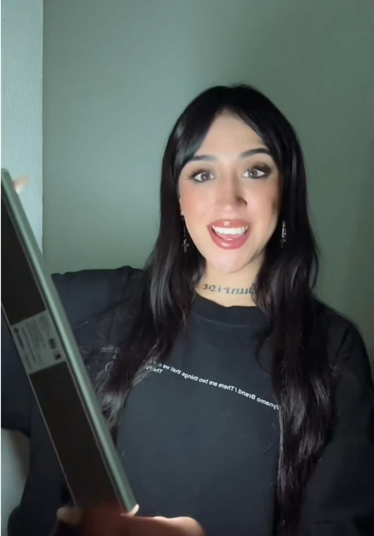 A post by @juuls_saal on TikTok caption: Es demasiado brillante!✨😵 #tiktokshop #steren #lamparaled 