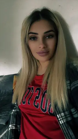 A post by @lrn032 on TikTok caption: #CapCut #foru #fyp #denmark #lorena #haipeforyou #viralaccount #morning ❤️🧸