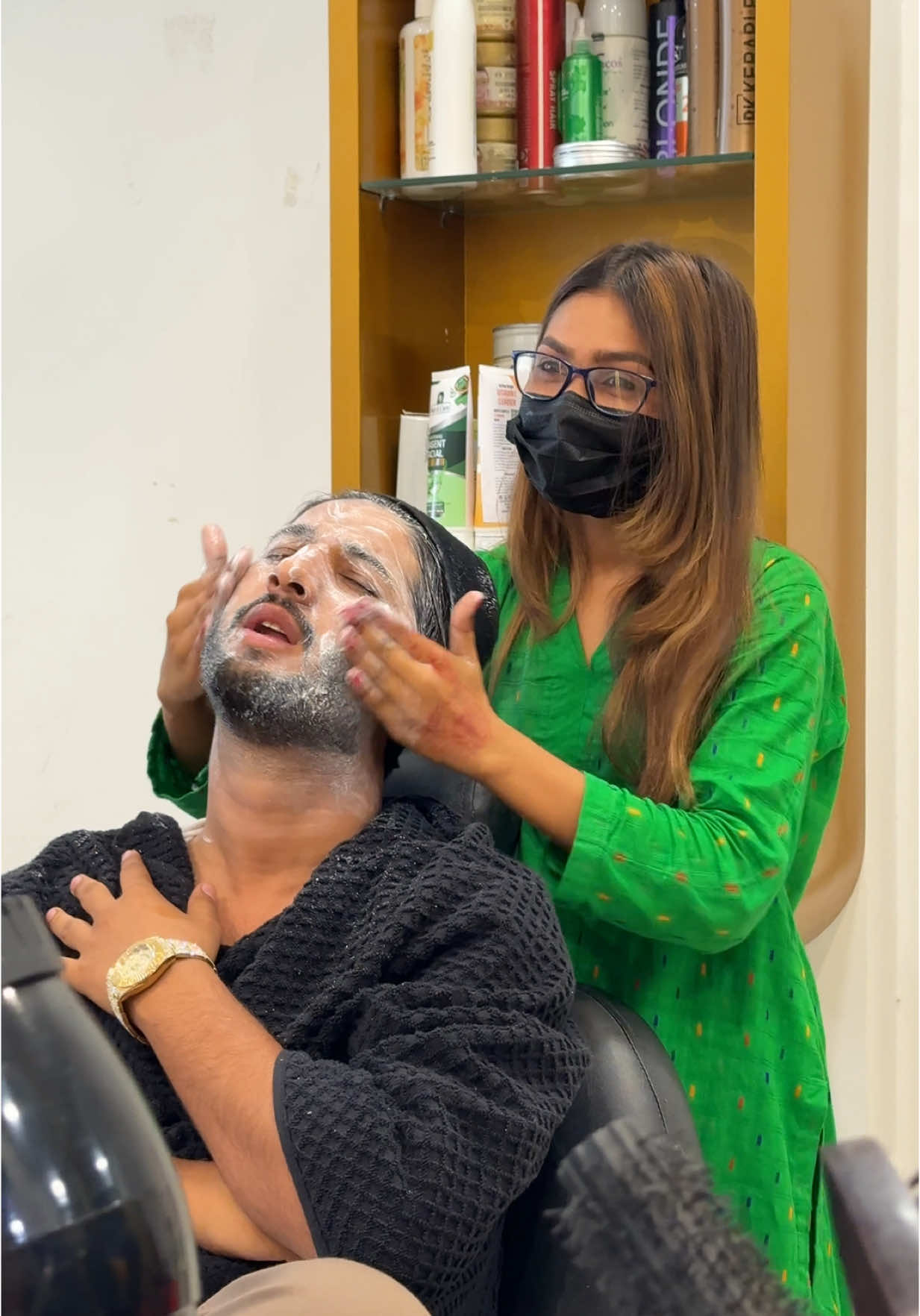 A post by @shahzaib_veer on TikTok caption: Kon Kon Aa Raha Ahi Veer’s Salon Par Aaj Aur Kal ? 😜 