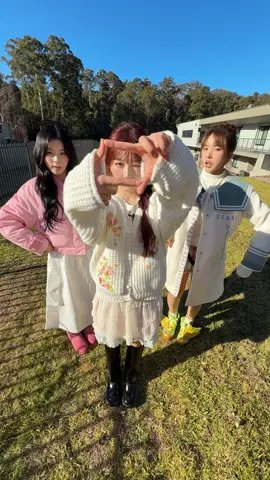 A post by @nmixx_official on TikTok caption: 🫧➰∘ᐝ࿏꙰ #NMIXX #엔믹스 #해원 #HAEWON #지우 #JIWOO #규진 #KYUJIN