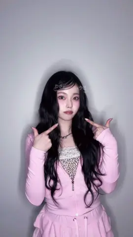 A post by @nmixx_official on TikTok caption: look at kkyuromi⋰˚✩ #NMIXX #엔믹스 #규진 #KYUJIN
