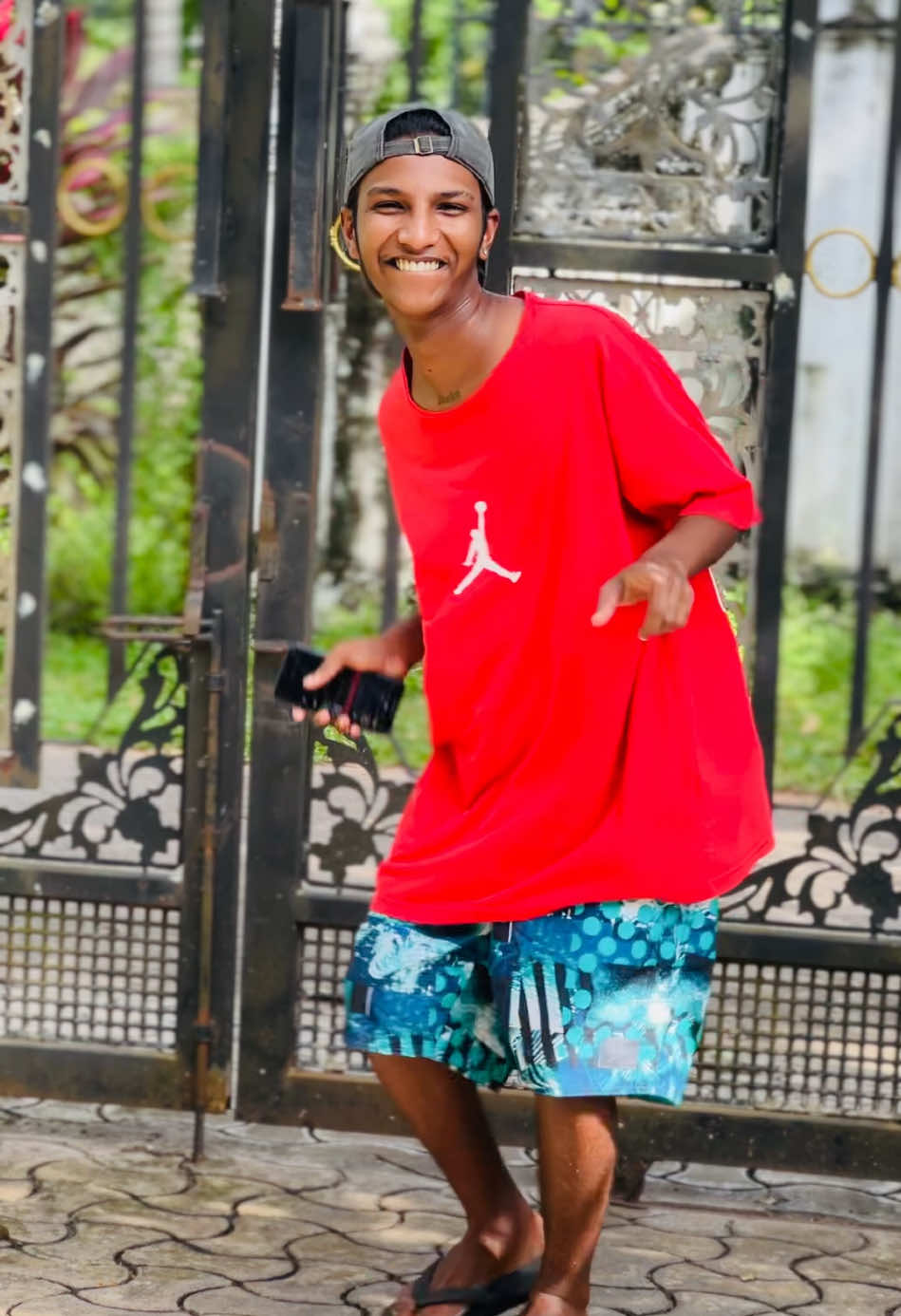 A post by @rukaa_07 on TikTok caption: Ambooo 😂 #වෙන්නප්පුවේ_අපි🥀🔥 #capcut #fypツ 