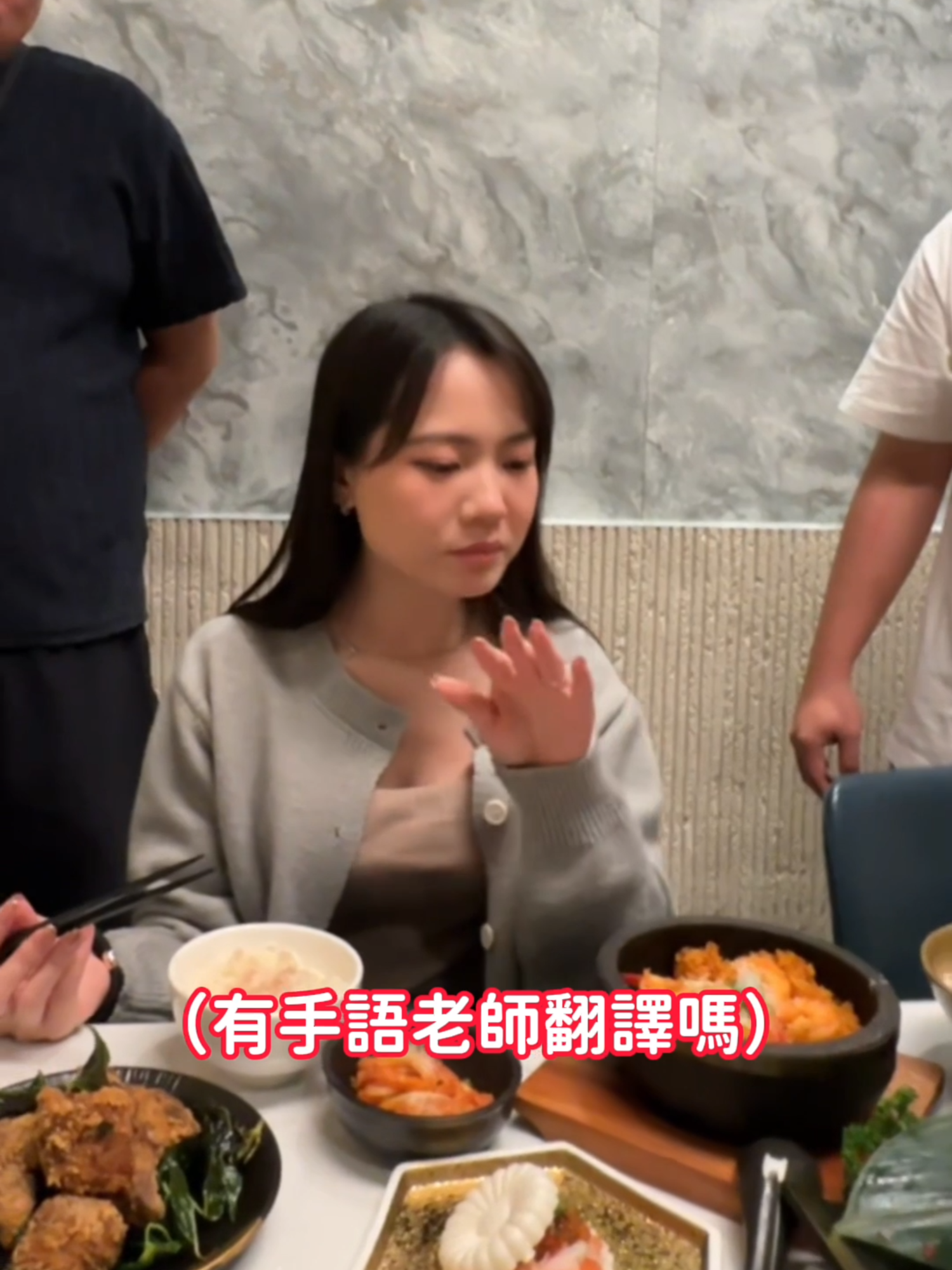 A post by @7yaya_bullking on TikTok caption: 不瞞大家說我又收購一個新產業~ #欸劉靖雅你在幹嘛 #台中燒肉推薦 #溫和苑燒肉