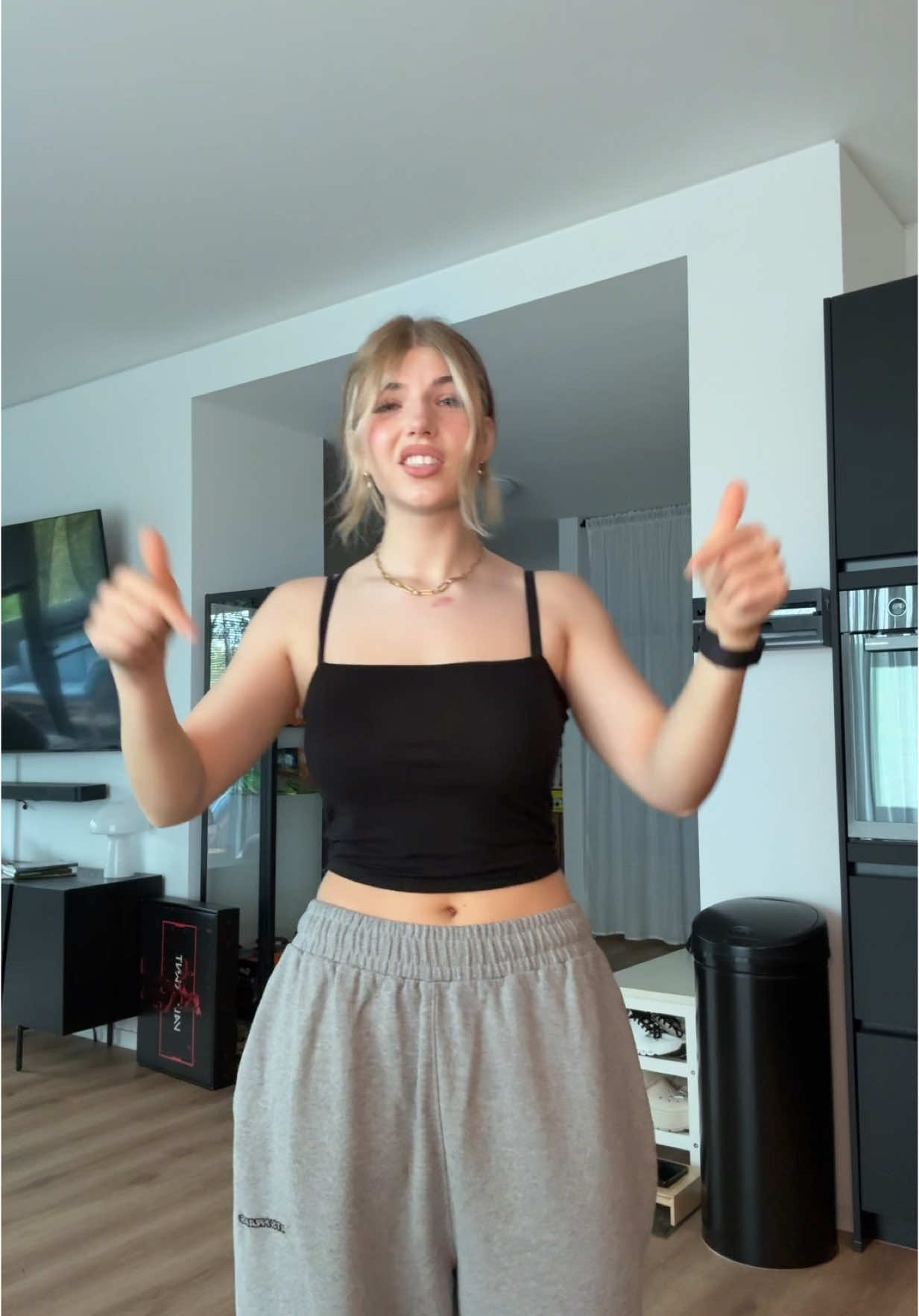 A post by @xfiibii on TikTok caption: Seit Tagen Ohrwurm 💀🙏🏻