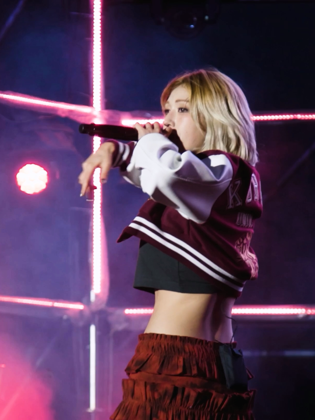 A post by @somi_official_ on TikTok caption: JEON SOMI - 'Fast Forward' STAGE CAM @ KOREA UNIVERSITY #JEONSOMI #전소미 #고려대학교 #KOREAUNIVERSITY #입실렌티 #THEBLACKLABEL #더블랙레이블