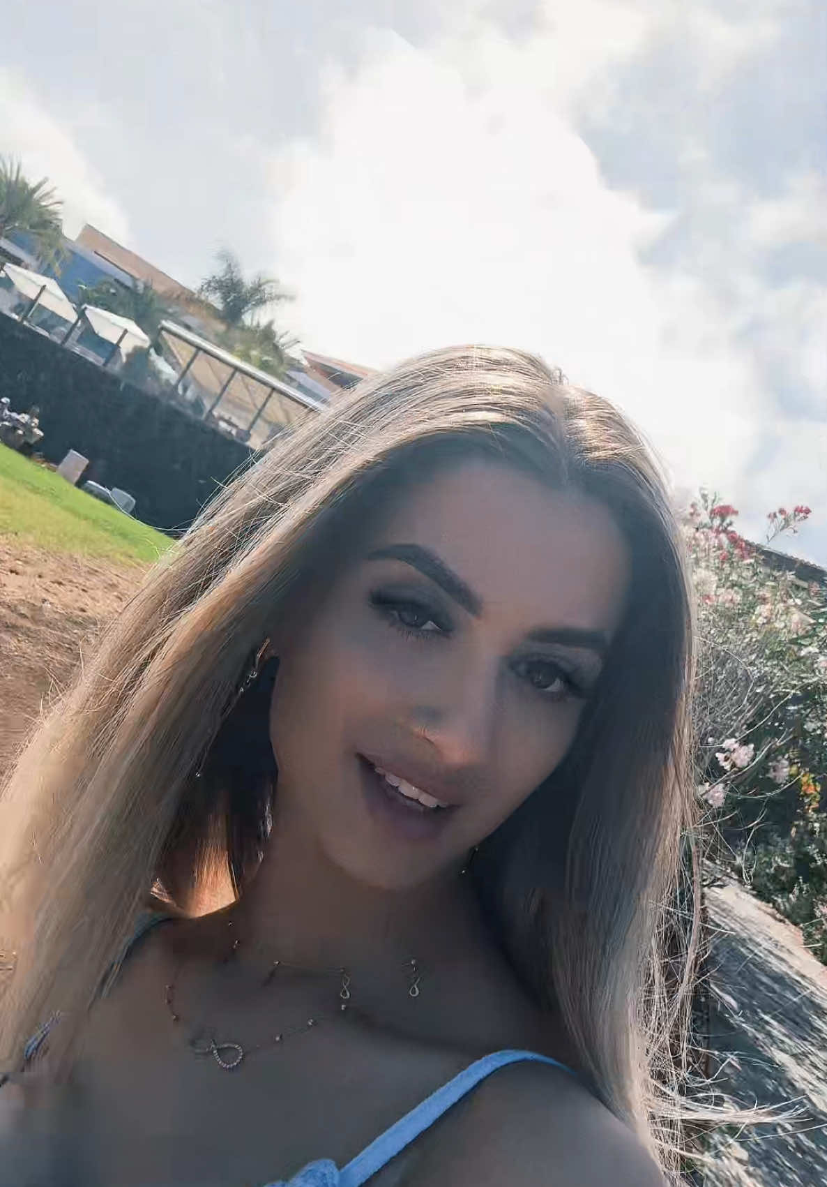 A post by @claudiamihalcea12 on TikTok caption: #tenerife🇮🇨 🌴🤍