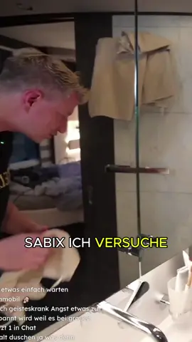 A post by @zarbex on TikTok caption: Ihm gefällt was er sieht 