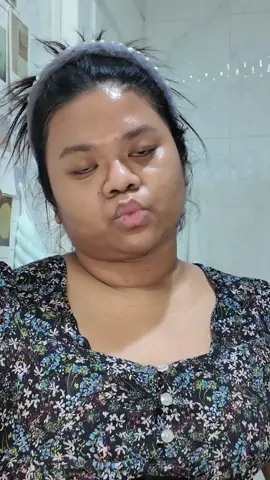 A post by @michelllatt on TikTok caption: สวยเป๊ะ ครบจบ 🤭 #michelllatt  @cosrx_official  #COSRX #COSRXDermSkincare #KoreanGlidingTexture #SkinBarrier #200HourMoisturizing #CeramideMoisturizer #GlidingScale #KBeauty #mirrorskin 