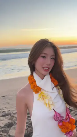 A post by @monakoaa on TikTok caption: pretty sunset in bali🌺🤍