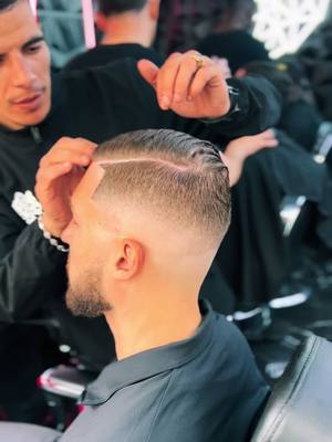 A post by @barberfaouzi on TikTok caption: #pourtoii #@Hicham 🇩🇿 