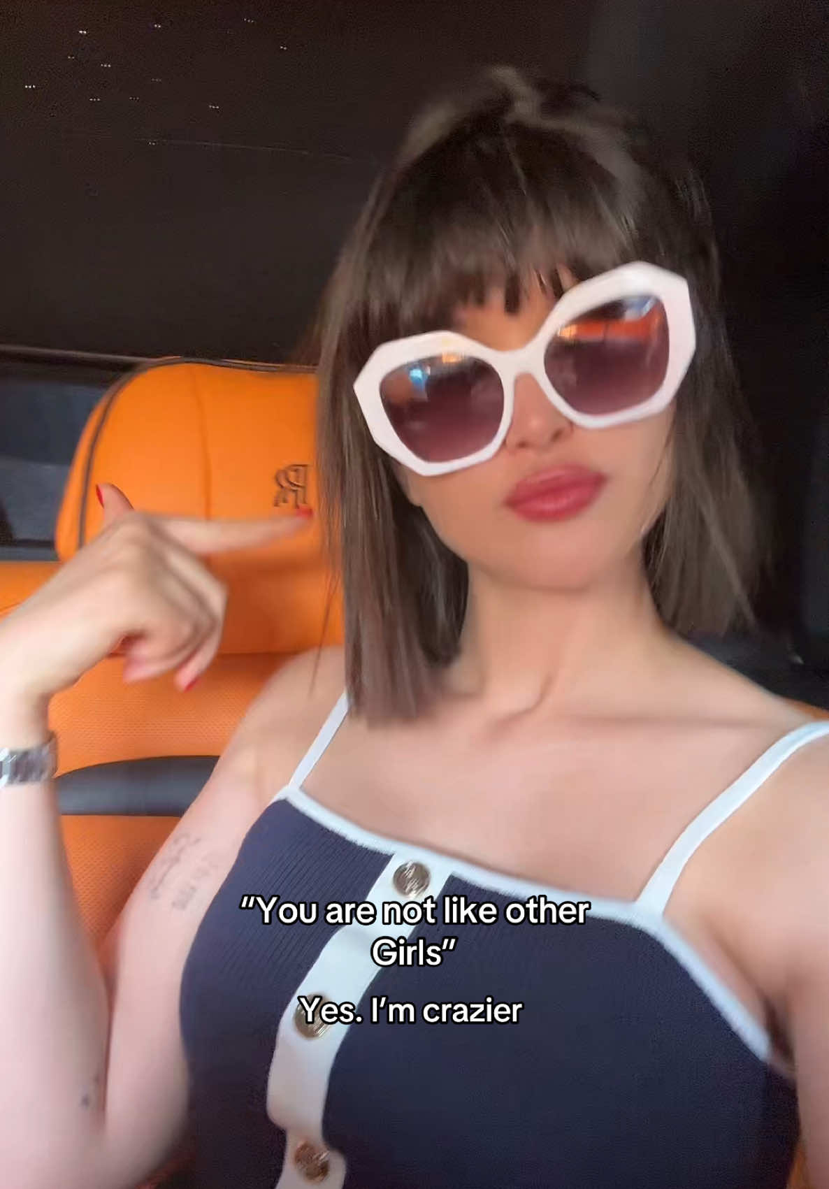 A post by @slimeneazza on TikTok caption: 💋🤓 #azzaslimene  #elgouna #عزة_سليمان  #egypt #تونس🇹🇳  #السعودية🇸🇦  #الجزائر🇩🇿  #المغرب🇲🇦  #لبنان🇱🇧  #azzafamily💜 