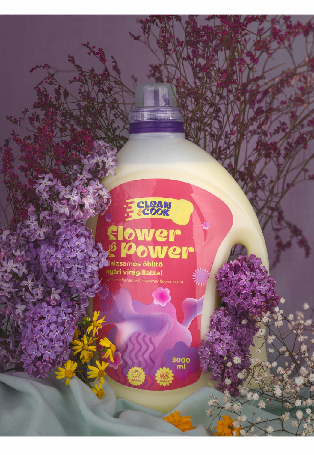 A post by @vivi_es_norbi_cc on TikTok caption: A ruhákra is gondoltunk🌸🩷 https://cleanandcook.hu/ #CleanAndCook #cleantok #clean #cleaning 
