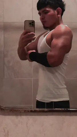 A post by @sonyjohnn3 on TikTok caption: Realmente me siento orgulloso #gym #parati #parati 