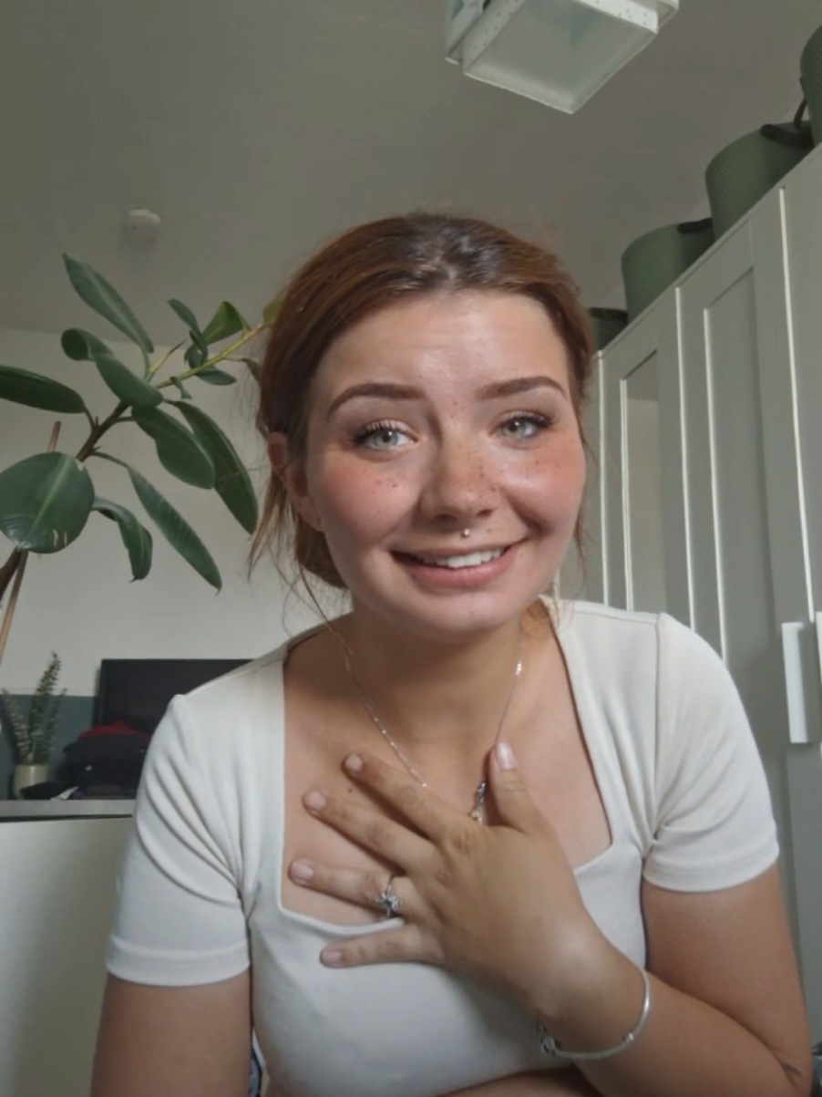 A post by @xfederleichtx on TikTok caption: bollywood ist und bleibt mein Gute Laune macher 😍🫶