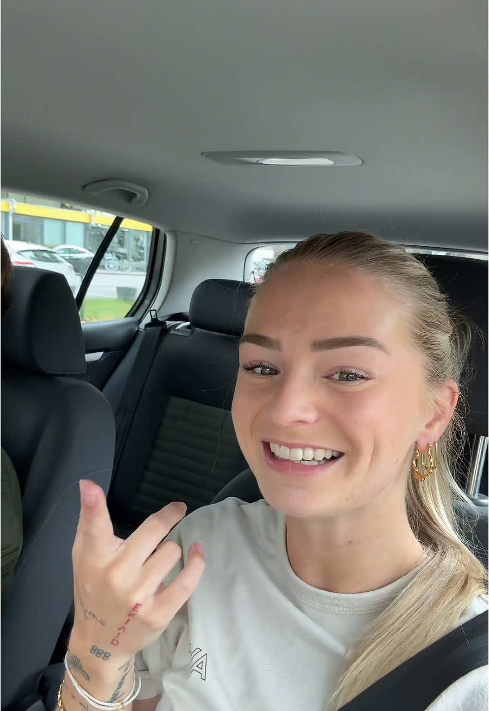 A post by @iris_de_waard on TikTok caption: Bezichtiging nummer 1 !#klussenmetiris #klussenmetirisenpim #ophuizenjacht #bezichtiging 