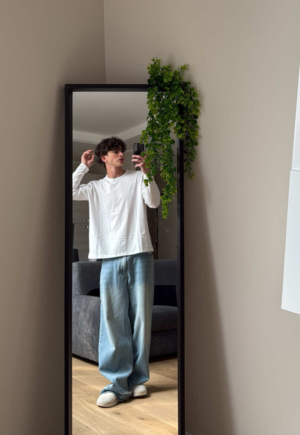 A post by @matteorobert_ on TikTok caption: sono solo nel chill