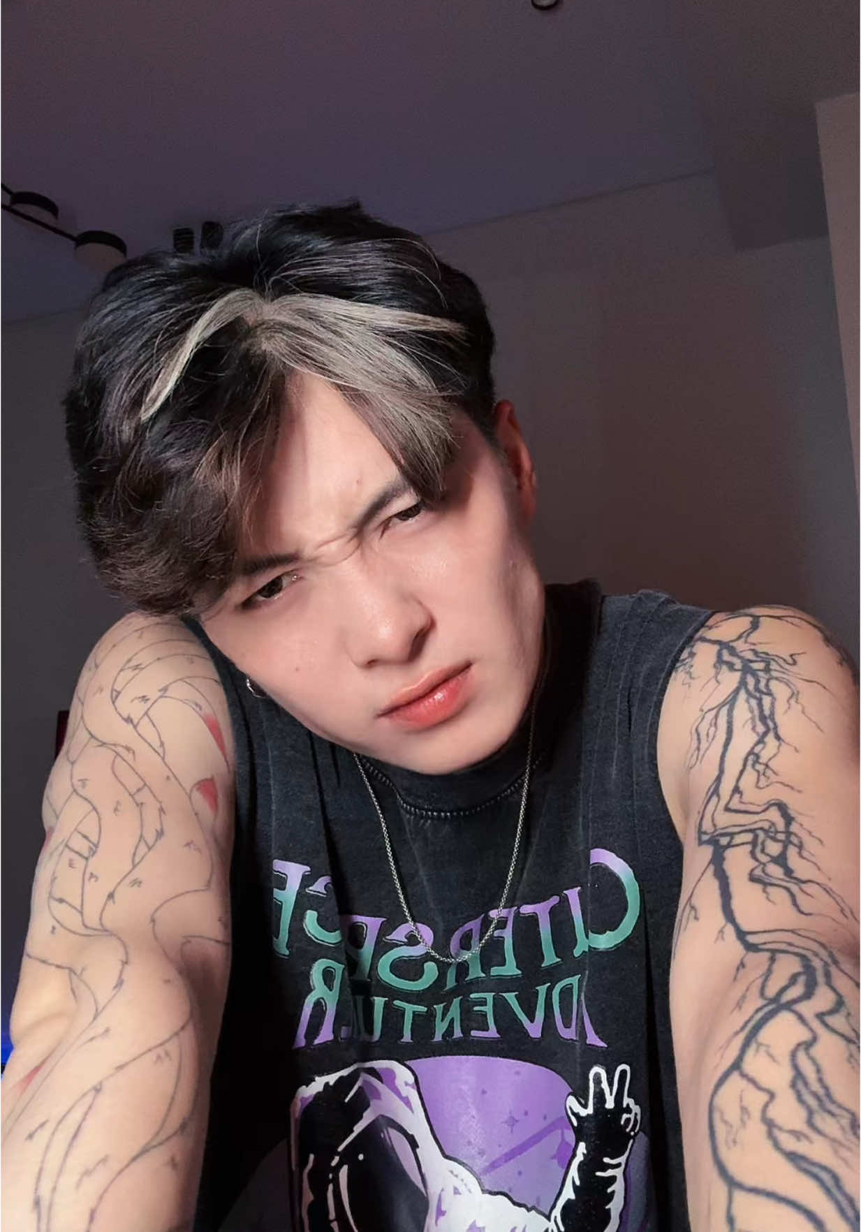 A post by @ten_yujin on TikTok caption: звонок?