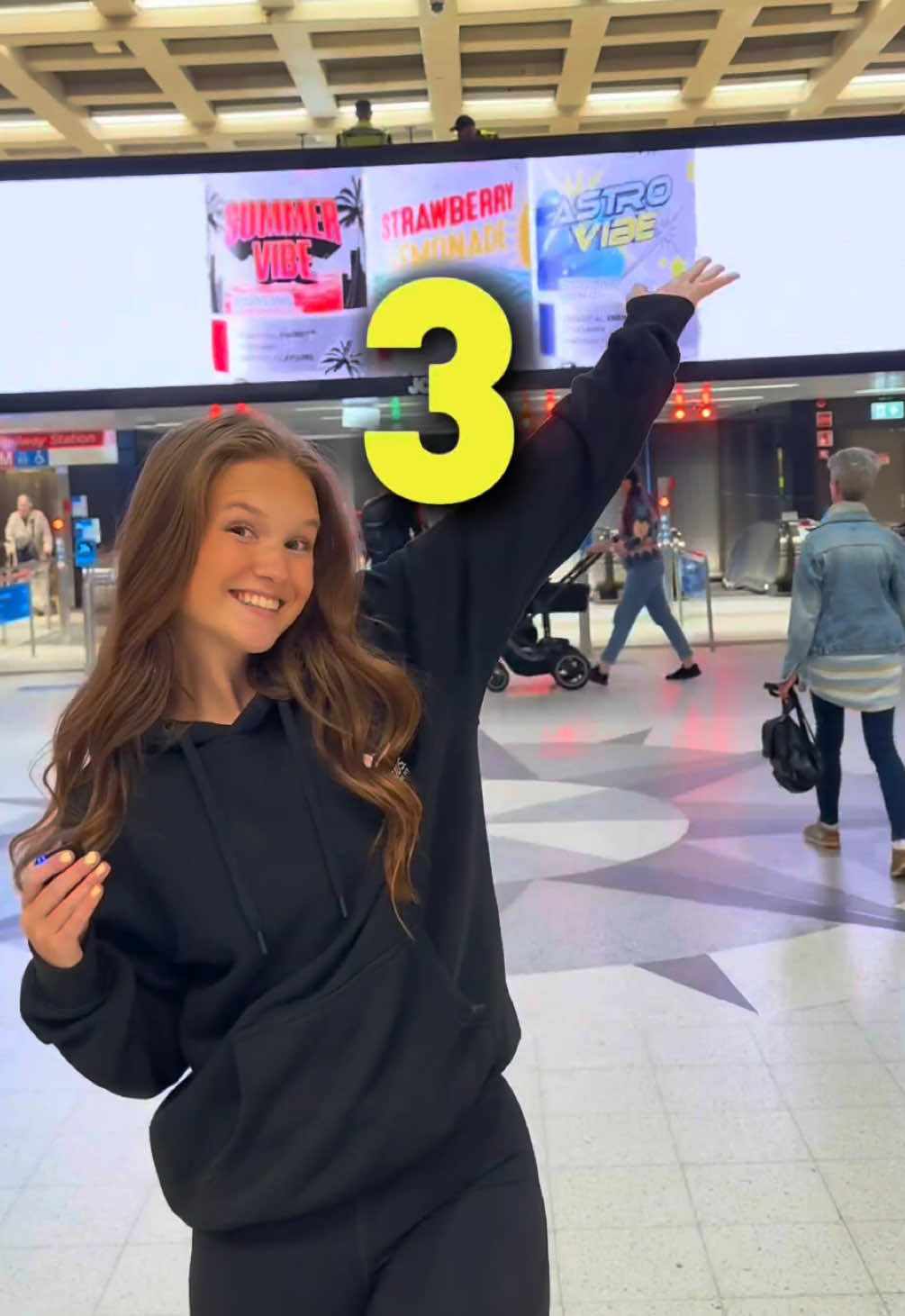 A post by @celsiussuomi on TikTok caption: Ootko bongannu nää kaikki meidän mainospaikat? 👀 #celsiussuomi #CELSIUSLiveFit #essentialenergy @Nea @Linnea | IG: linnealeino 