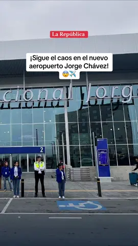 A post by @larepublica.pe on TikTok caption: Sigue el caos en el nuevo aeropuerto Jorge Chávez  #larepublica #nuevoaeropuerto #aeropuertojorgechavez #jorgechavez #aeropuerto #noticias #lima #peru 