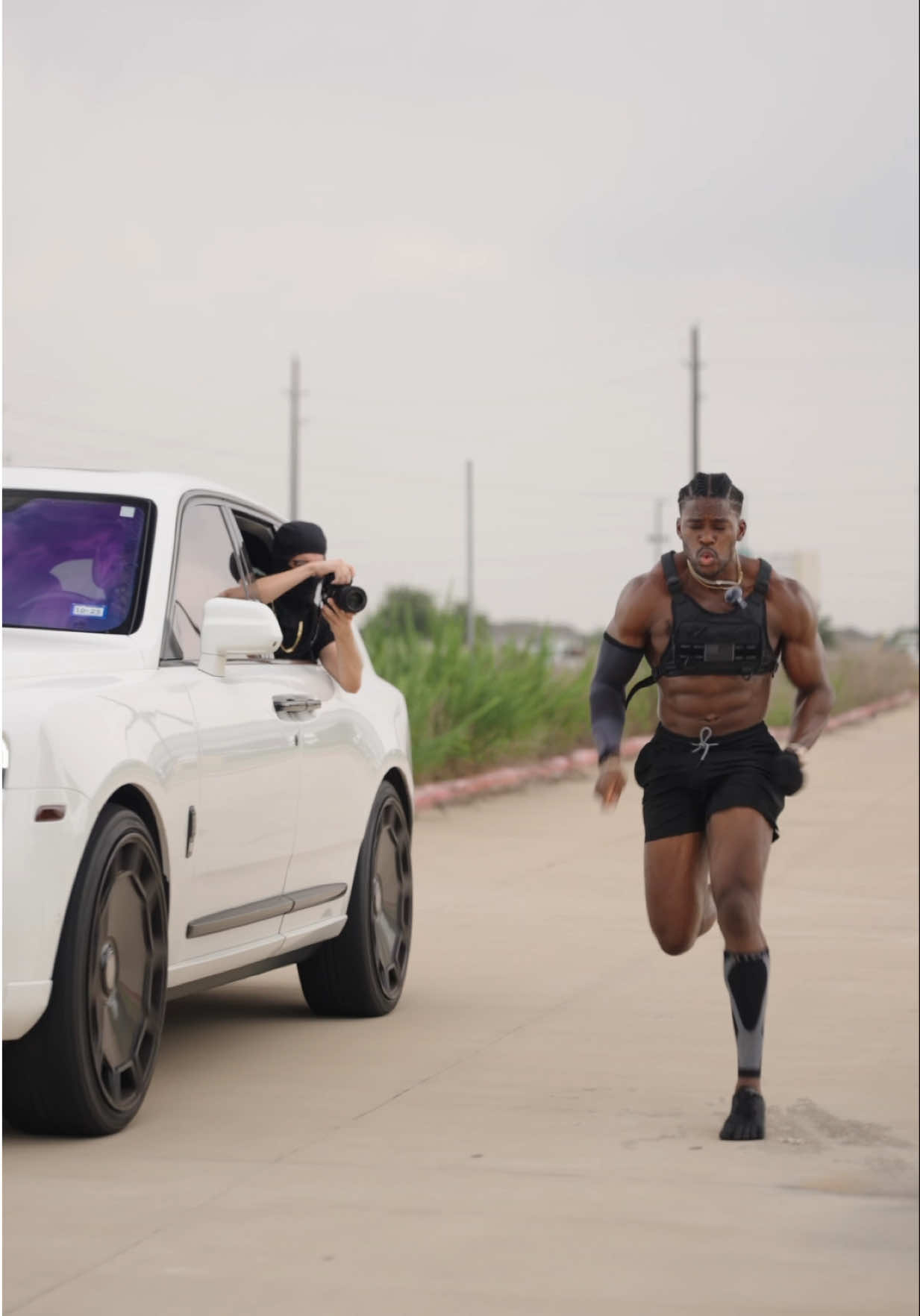 A post by @marvinachi on TikTok caption: Who should I race next? (25mph/40kmh)