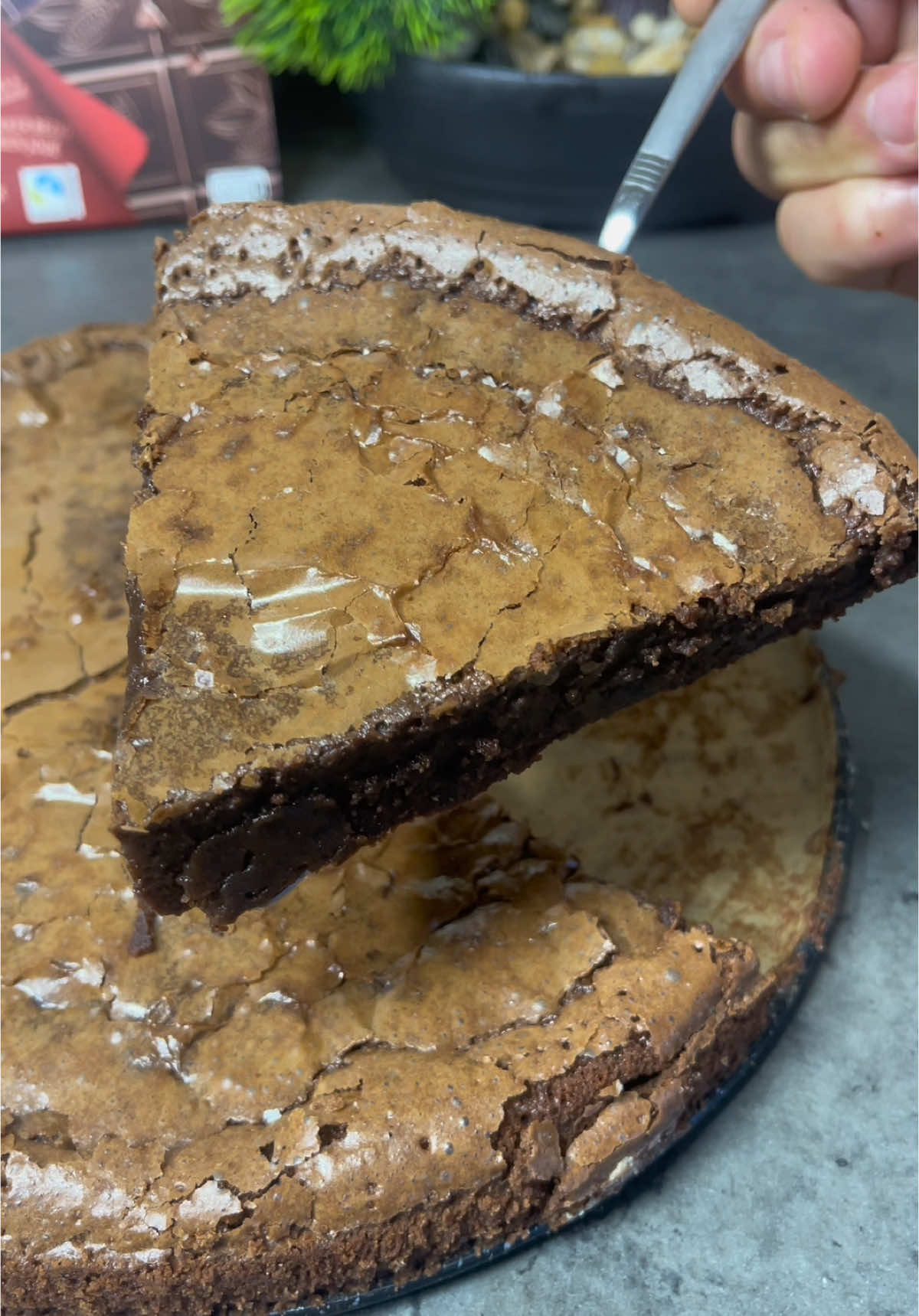 A post by @malcomsfood2 on TikTok caption: Gâteau au chocolat hyper facile 🍫 Ingrédients: - 250g de beurre  - 250g de chocolat noir  - 4 œufs - 200g de sucre  - 70g de farine - 3 poile de dauphin  - 3 pneu de clio 2 - 7 skateboard waterproof  #chocolat #gateau #cake #recette #recettefacile #chocolate #tarte #gateauauchocolat #food #dessert #desserts #food #humour #pourtoi #recettesimple #patisserie 